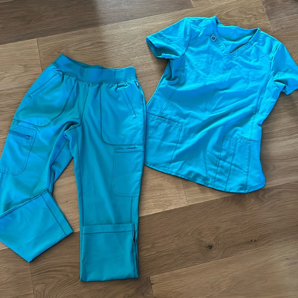 🏩 Cherokee infinity Teal Scrubs 🩺